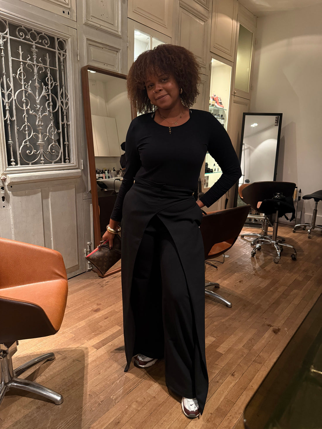 Pantalon Noir Élégant : De la Martinique à Paris, L'Histoire de Meghane