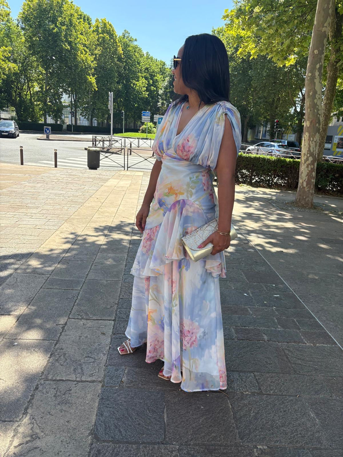 Le Pouvoir d’une Robe : Quand l’Allure Devient un Langage Silencieux.